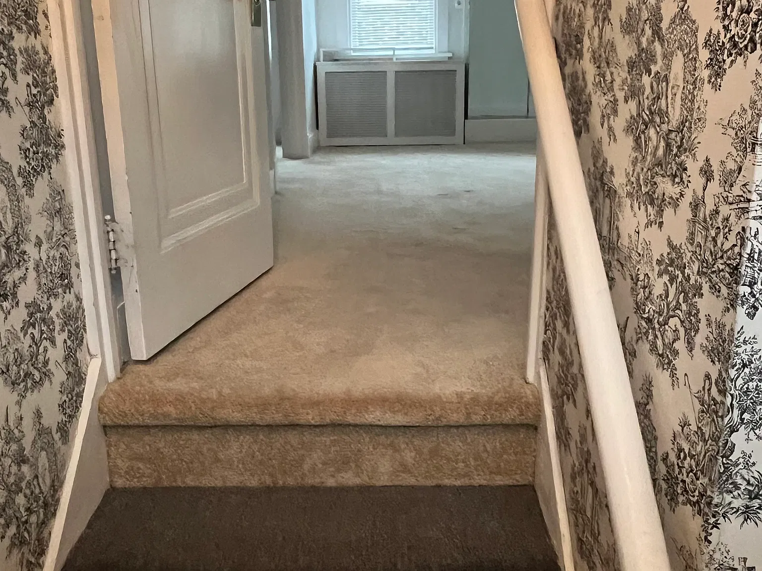 3 bed, 2400 sqft, $1,850 — Photo 2