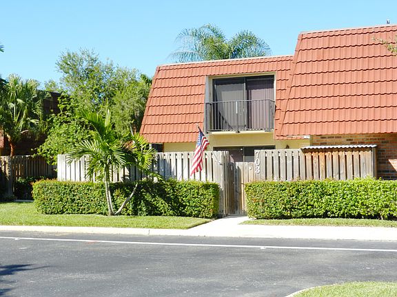5th image of 703 NW 99th Cir
