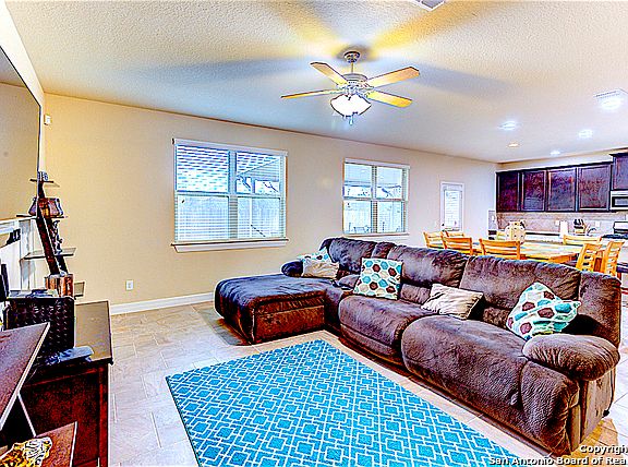5th image of 684 Peacock Ln