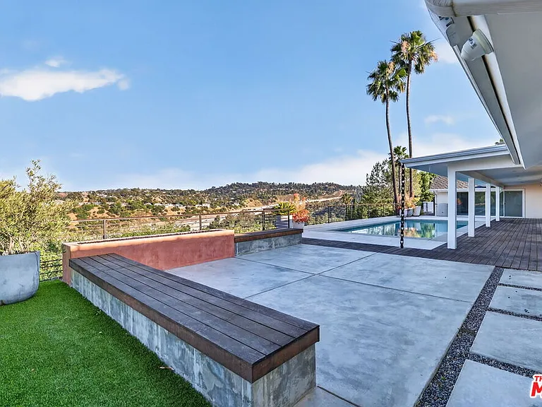4186 Regal Oak Dr — Photo 46