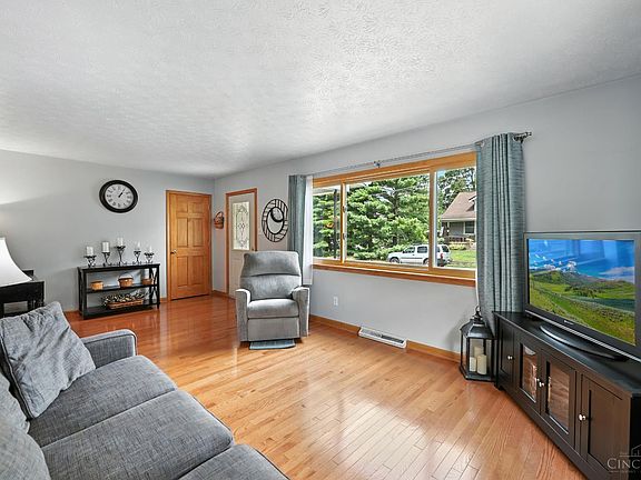 5th image of 229 Bernard Ave
