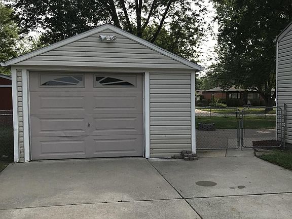 3rd image of 22810 Masonic Blvd