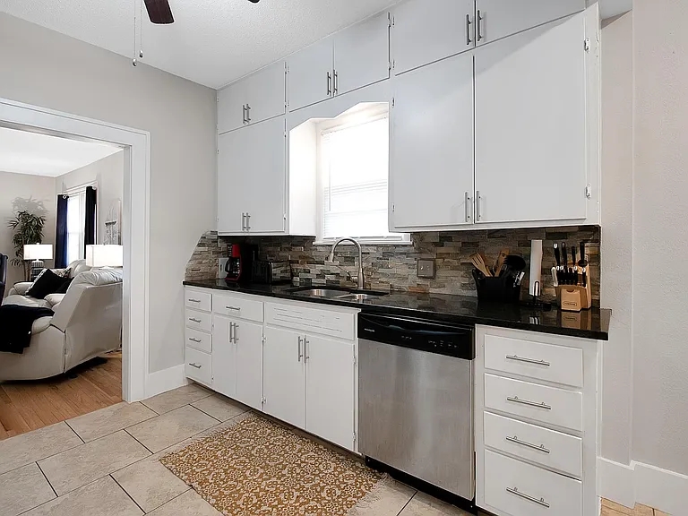 531 S Volutsia Ave — Photo 9