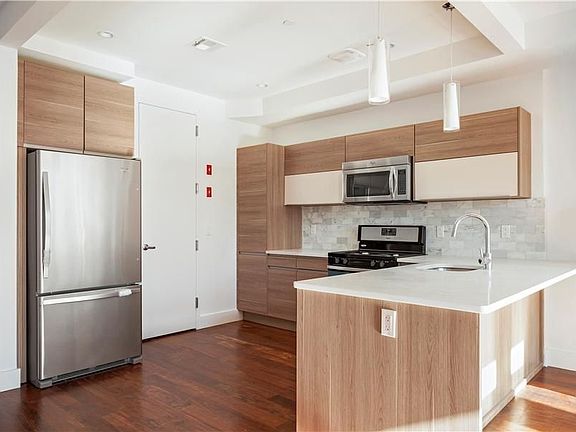 3rd image of 79 Eagle St #8