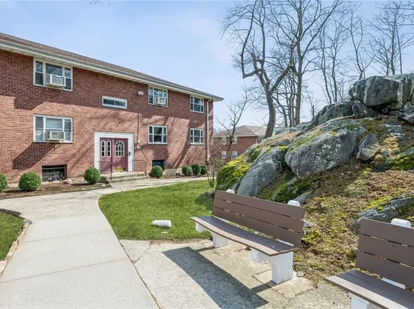 834 N Broadway #2E, Yonkers, NY 10701