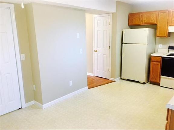 2nd image of 200 Arrowhead Dr APT 19