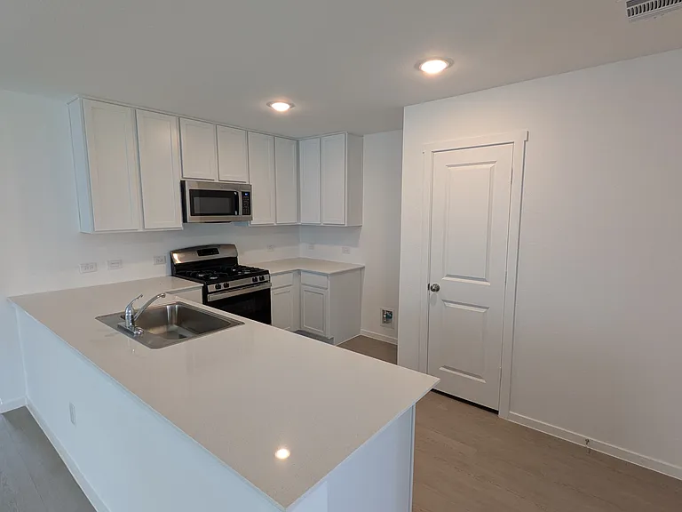 3180 Dispatch Dr — Photo 1