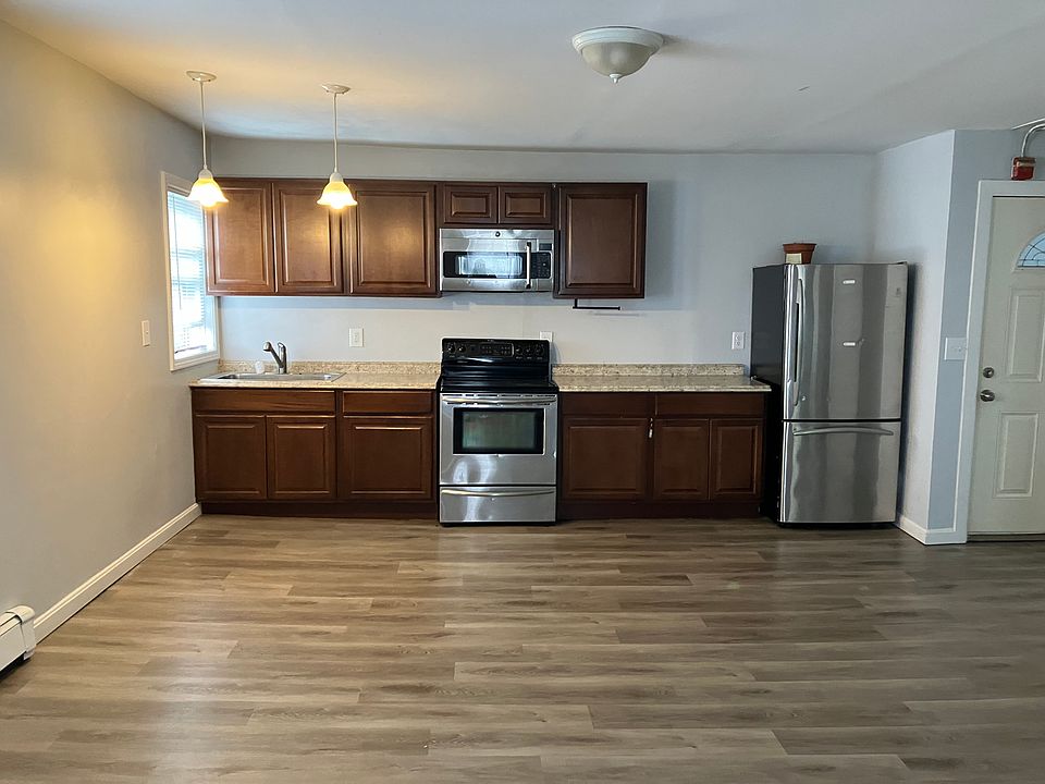 1st image of 560 Douglas Ave #3F