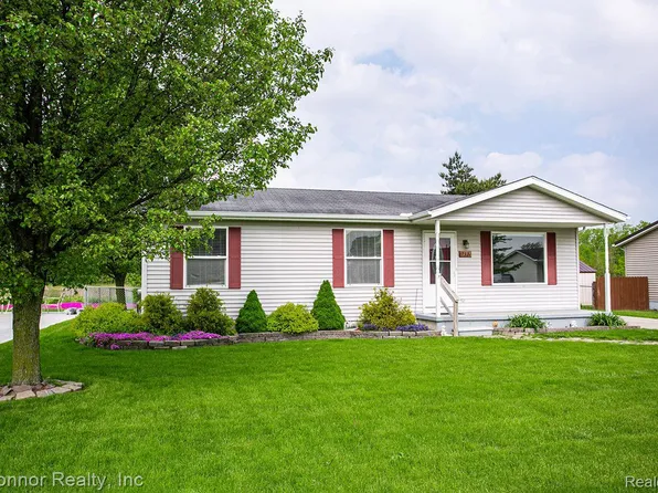 1137 Quain Ln, Port Huron, MI 48060