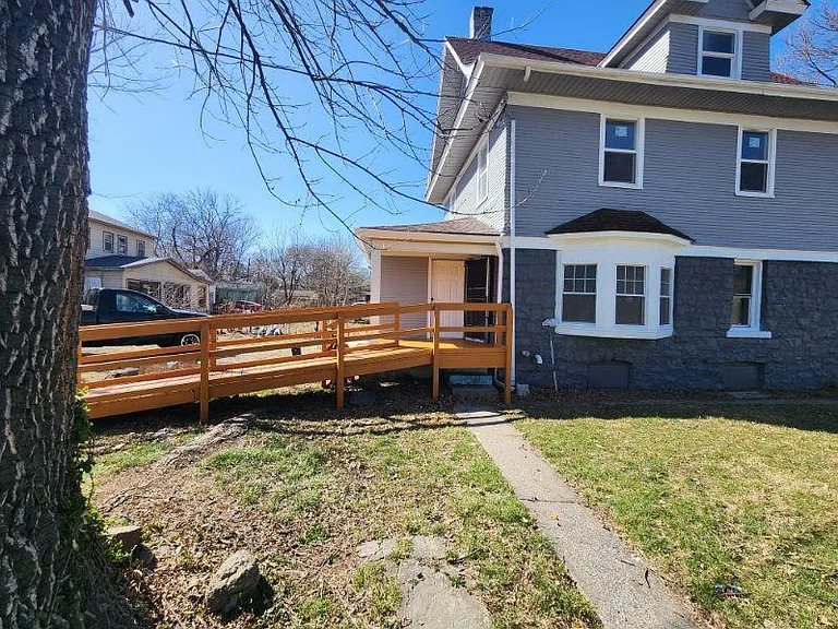 2961 Lockridge St — Photo 2