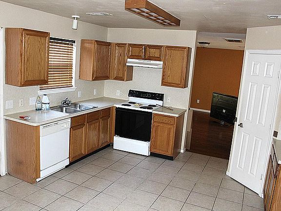 5th image of 16710 Stapley Dr