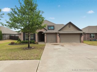 1755 S Stephanie St, Sapulpa, OK 74066