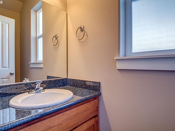 5th image of 6009 NE 56th St