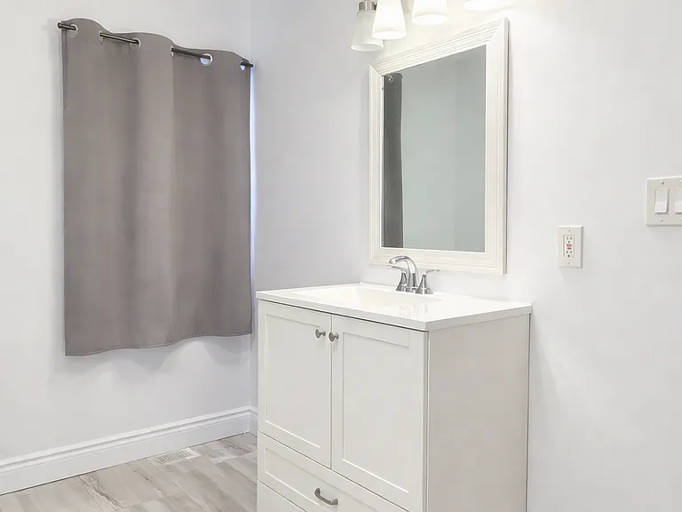 1008 Albert Rd — Photo 10