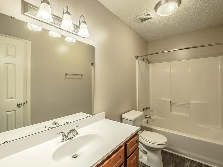 Hunters Landing Apartments — Photo 5