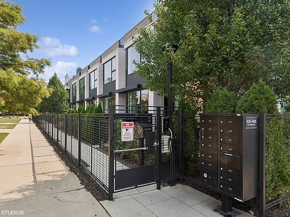 2nd image of 457 W Hobbie St