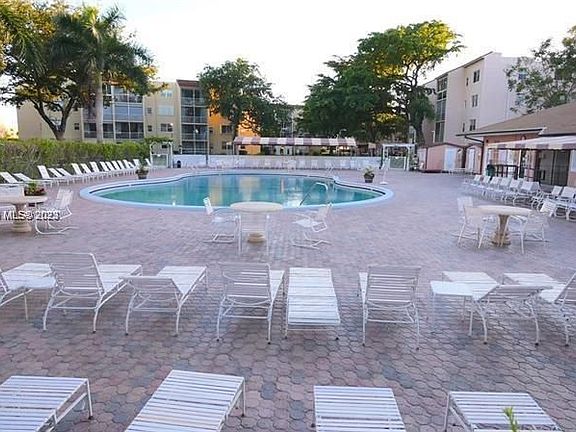 2nd image of 2841 Somerset Dr APT 117