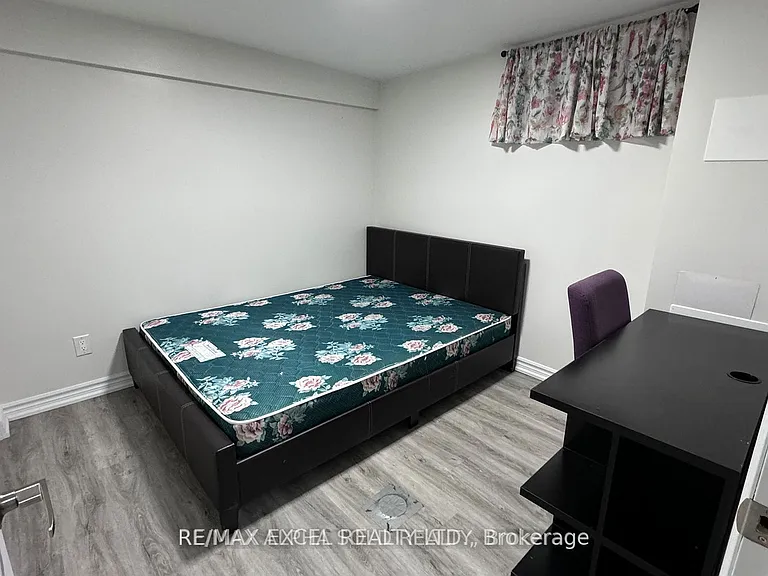 38 Saintsbury Sq #BASEMENT — Photo 10