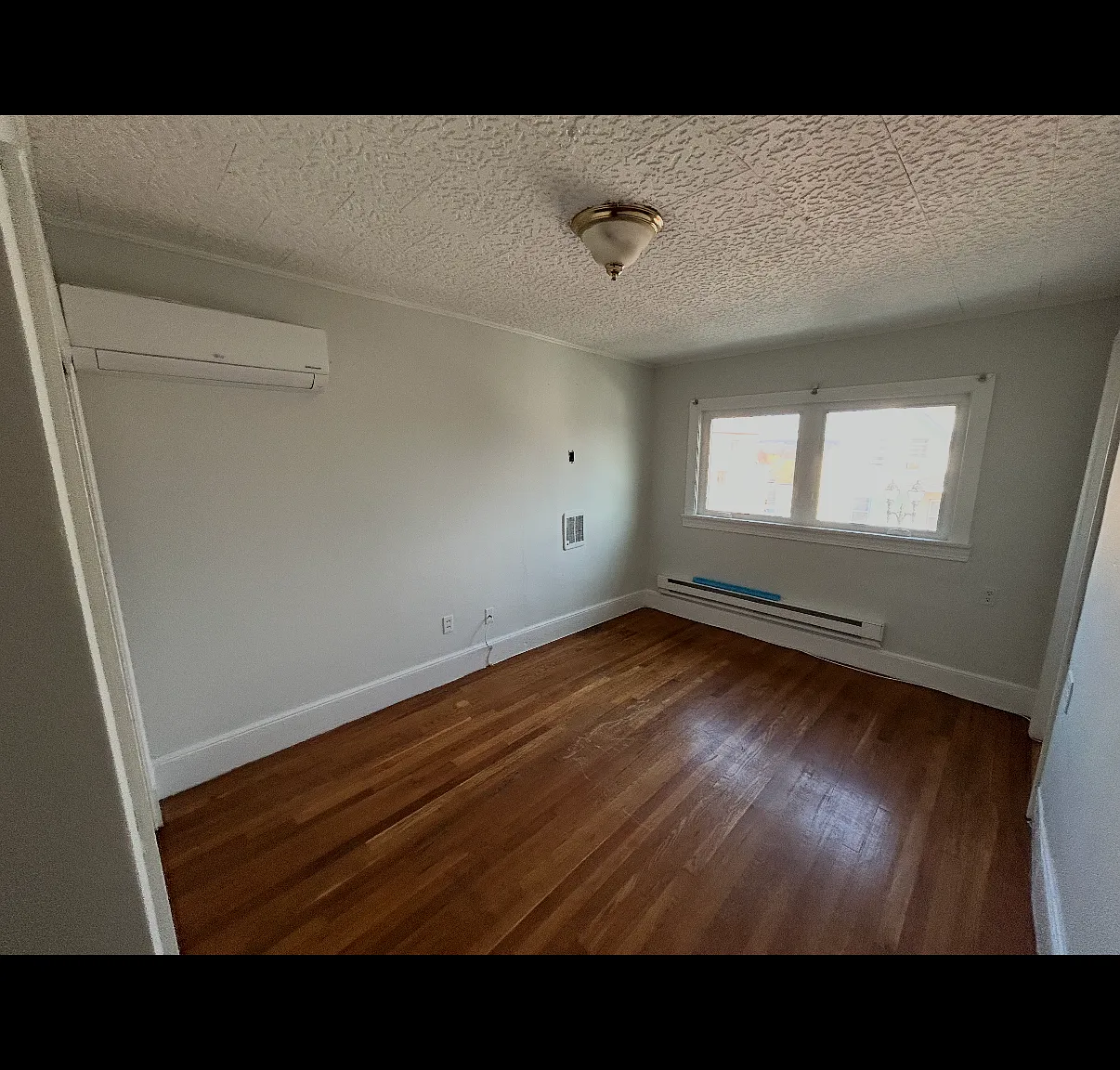 3 bed, 1400 sqft, $2,900 — Photo 2