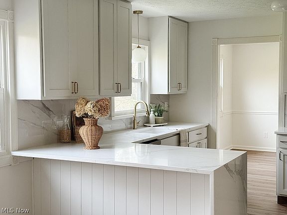 3rd image of 455 Barrenwood Dr