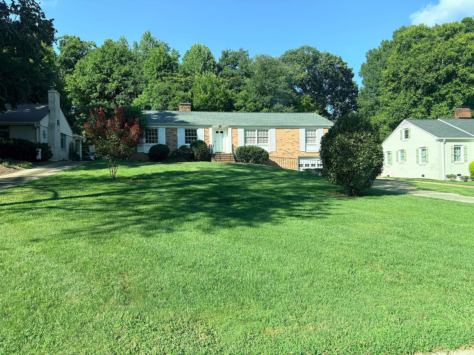 3 bed, 2.5 bath, 1960 sqft, $2,100 — Photo 1