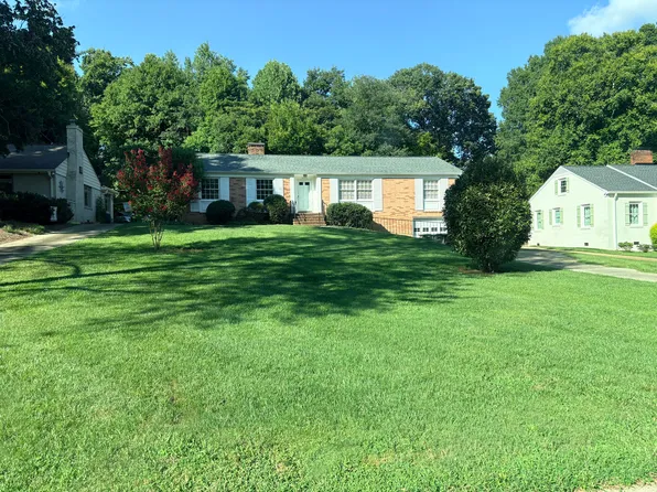 3010 Edgewater Dr, Greensboro, NC 27403