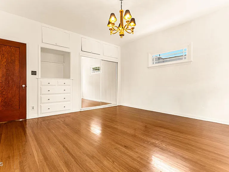 4725 Ambrose Ave — Photo 32