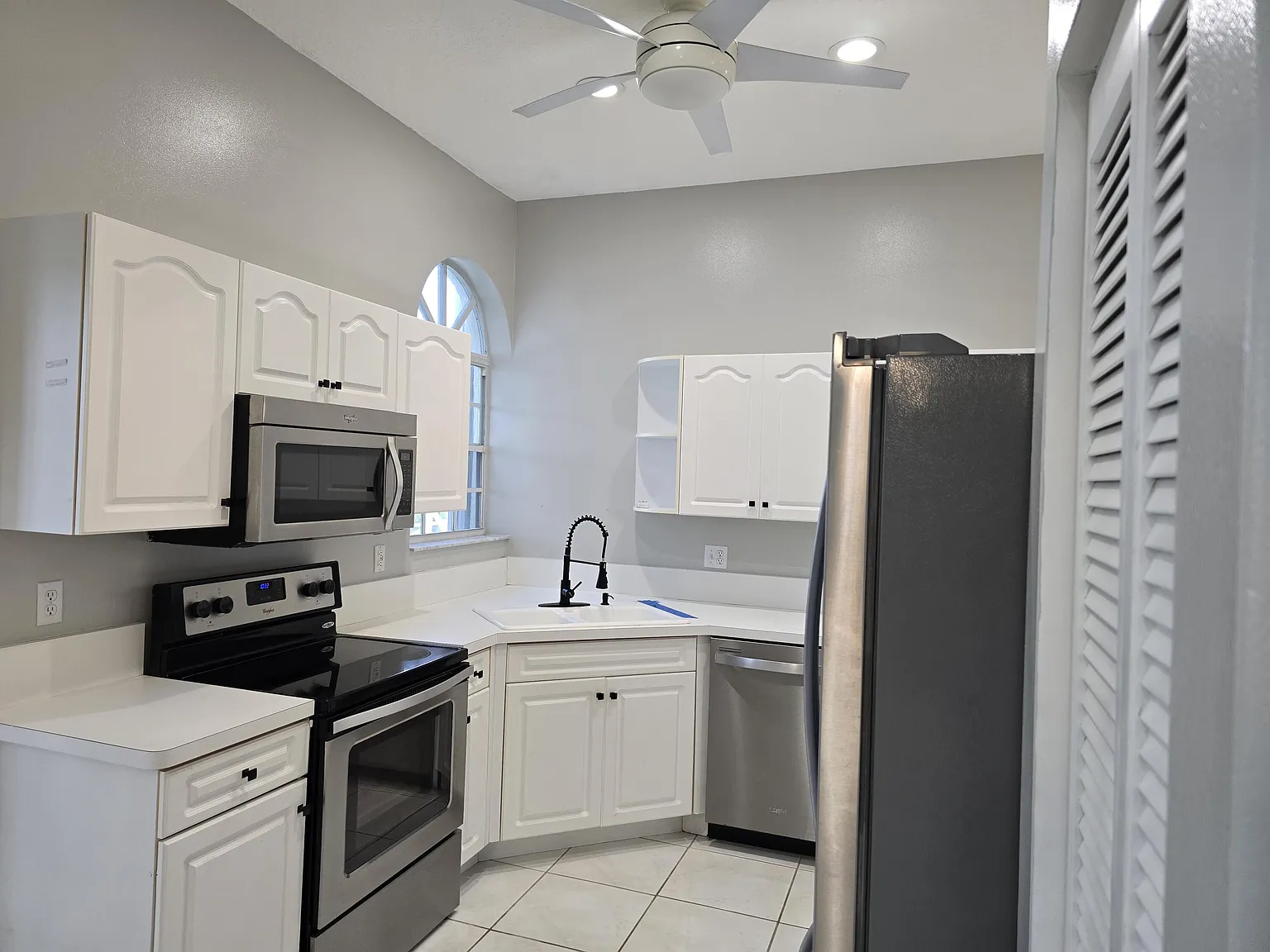 2 bed, 2.0 bath, 1586 sqft, $3,200 — Photo 2