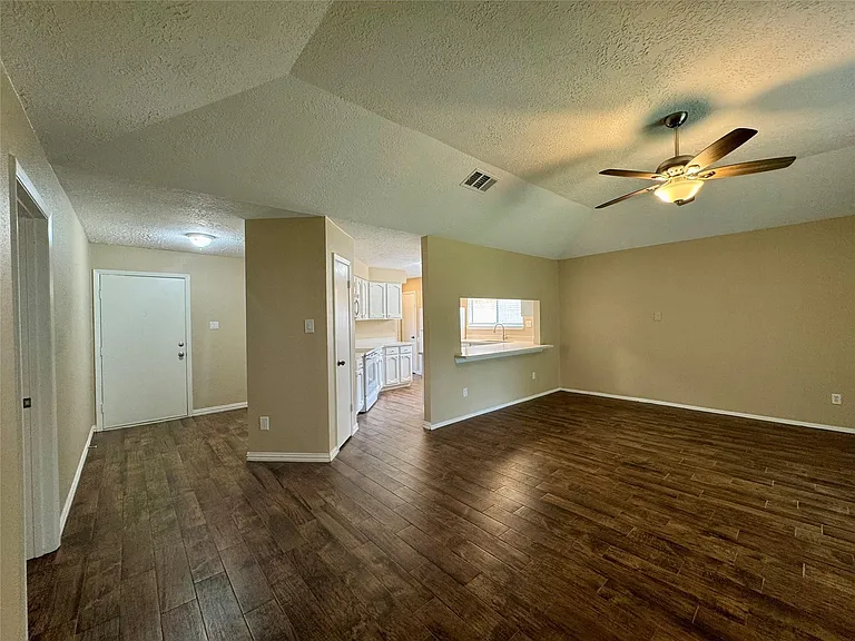 9831 Shell Rock Rd — Photo 7