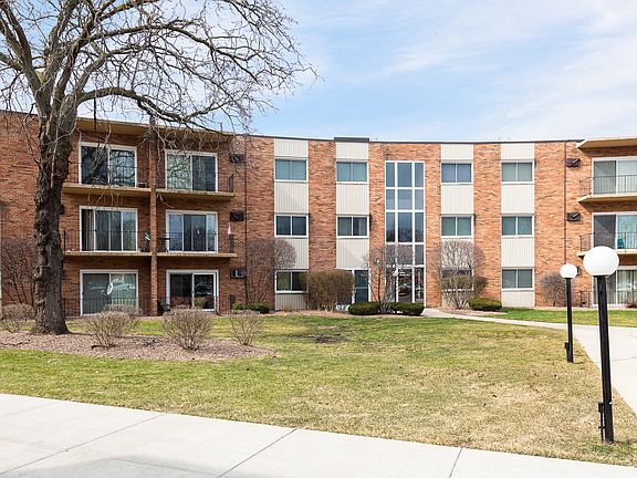 2nd image of 9724 S Karlov Ave Unit 4-204