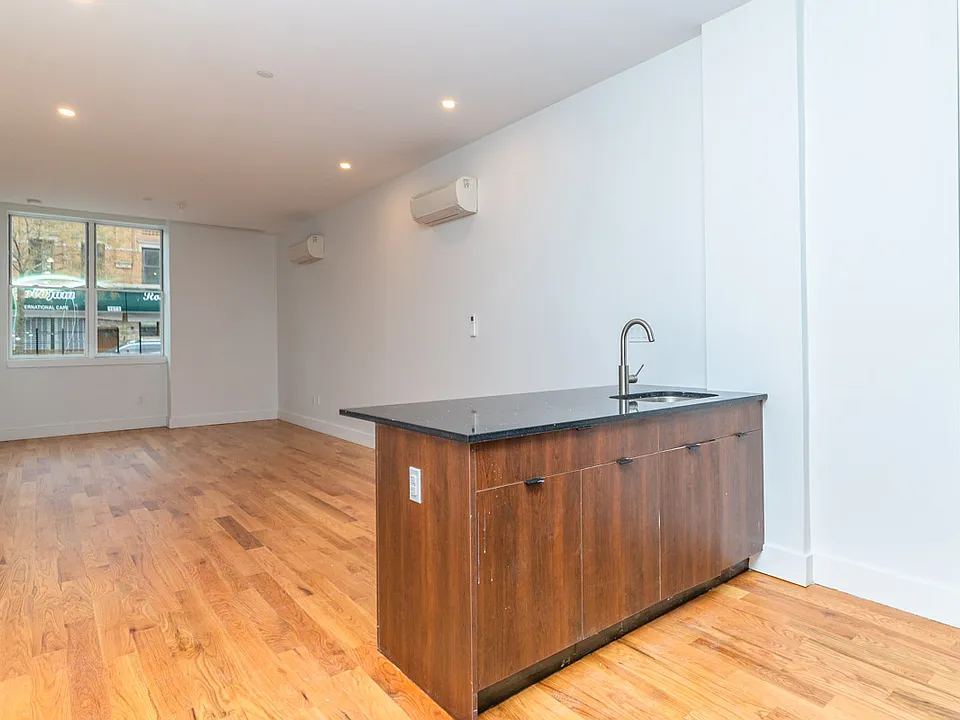 1076 Rogers Ave #1C