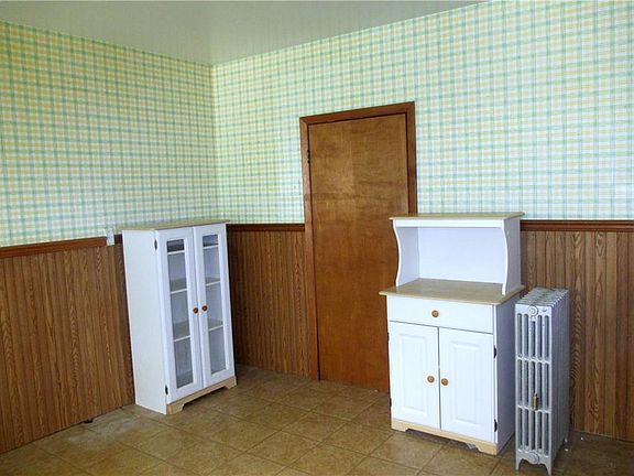 4th image of 6514 Lake Ave