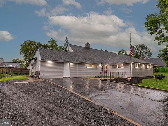 3rd image of 283 Snowball Dr