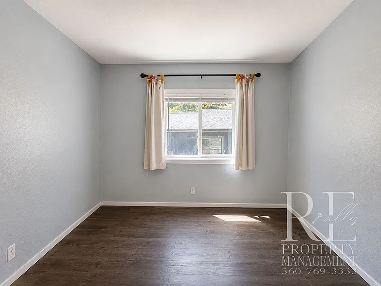 548 Arnold Ave E — Photo 14