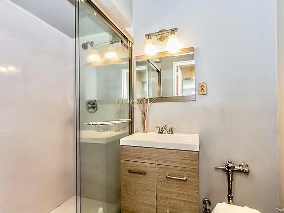 3rd image of 495 Odell Ave APT 5C