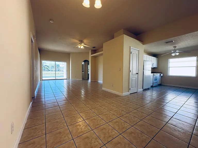 565 Limerick Dr — Photo 14