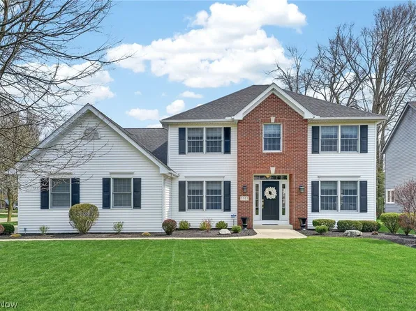 5503 Pheasants Walk Dr, North Olmsted, OH 44070