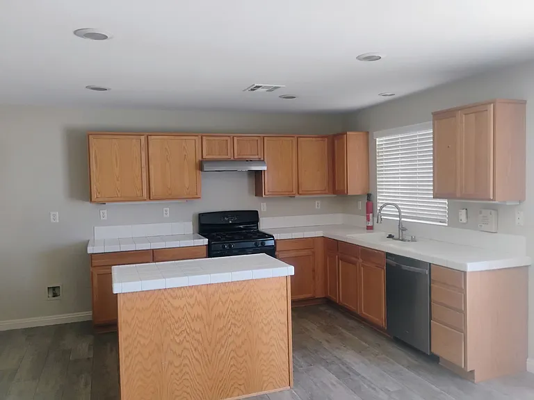 14048 Ruby St — Photo 4