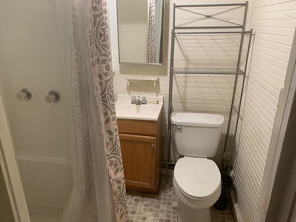 4th image of 3578 Vernon Ave