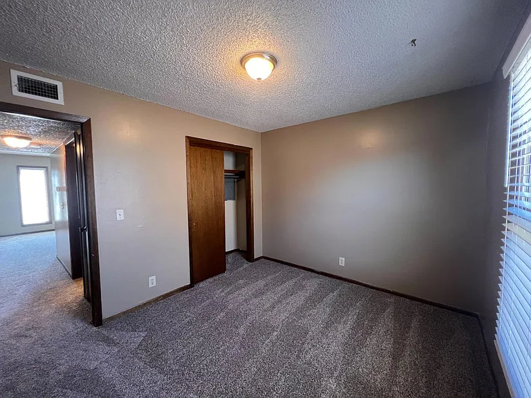 6816 W Par Ln #4 — Photo 10