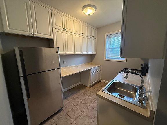 4th image of 24-52 27th St #C