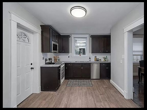 3rd image of 3211 Stockton St