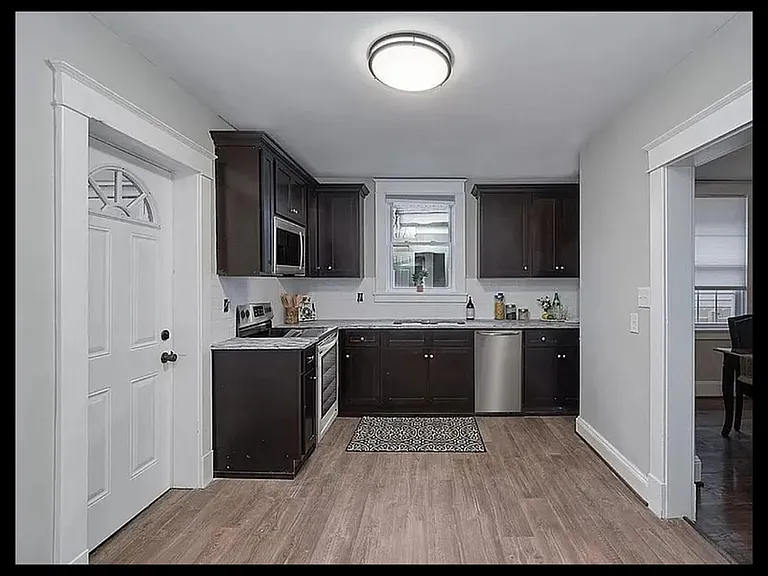 3211 Stockton St — Photo 3