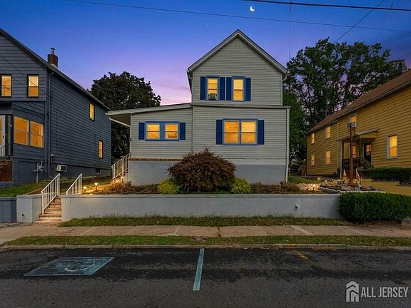 2nd image of 520 Henry St