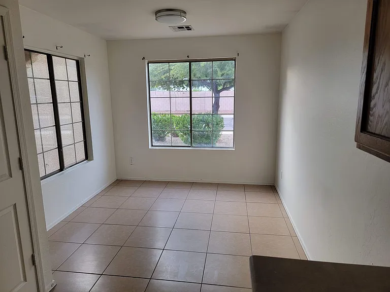 10531 W Papago St — Photo 6