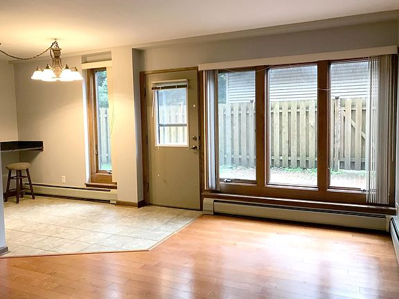 3rd image of 633 Robert St S APT 106