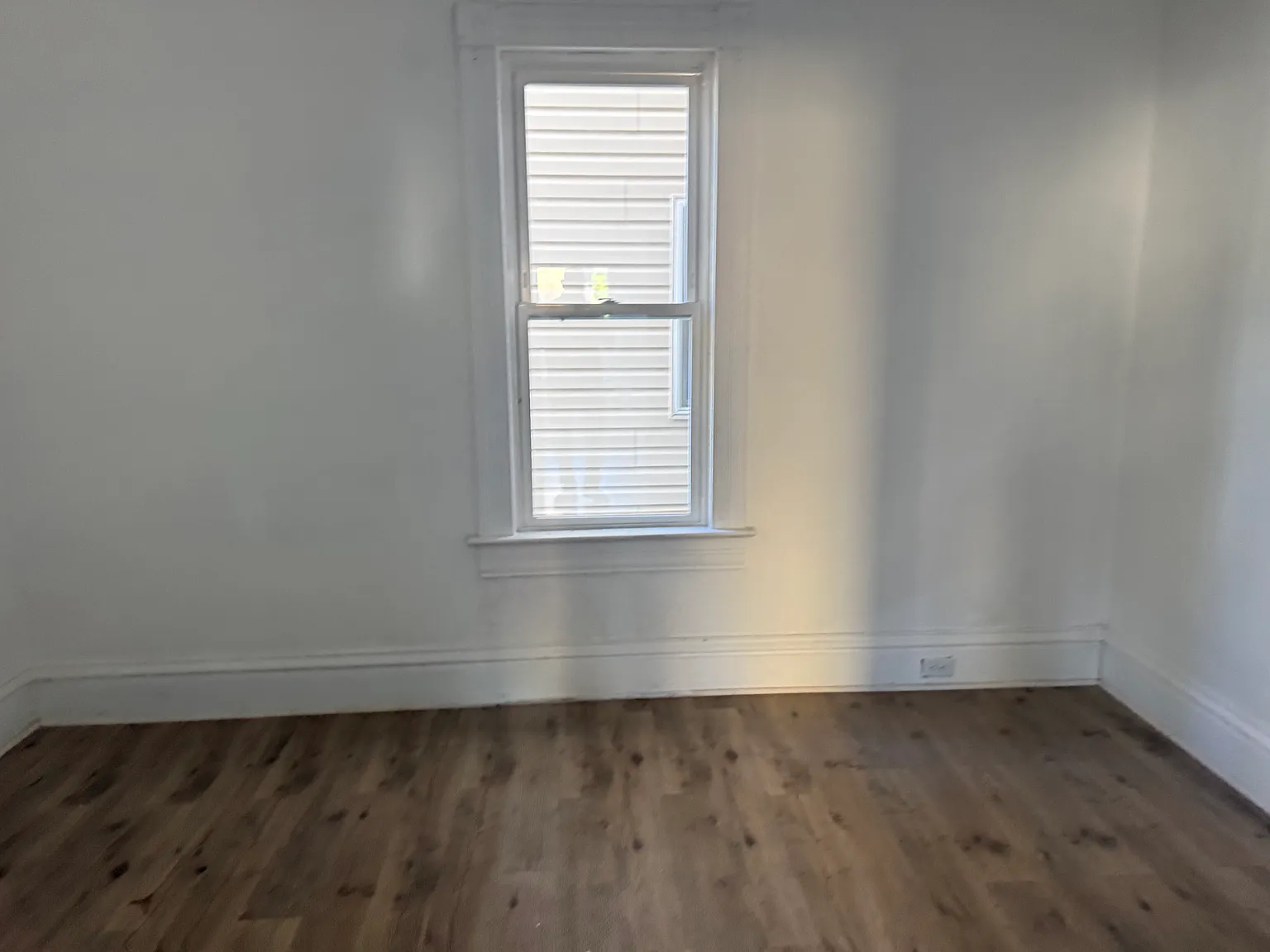 3 bed, 1300 sqft, $1,300 — Photo 2