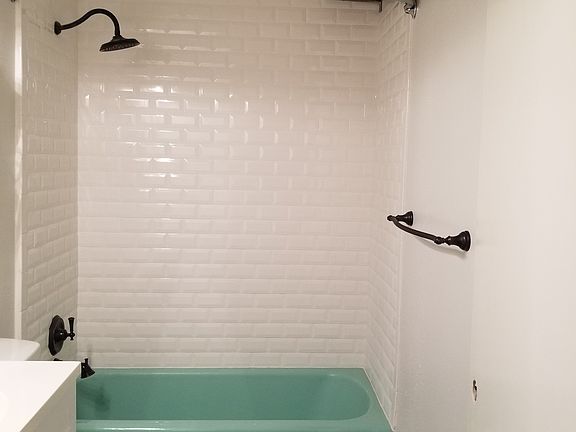 4th image of 135 E Palfrey St