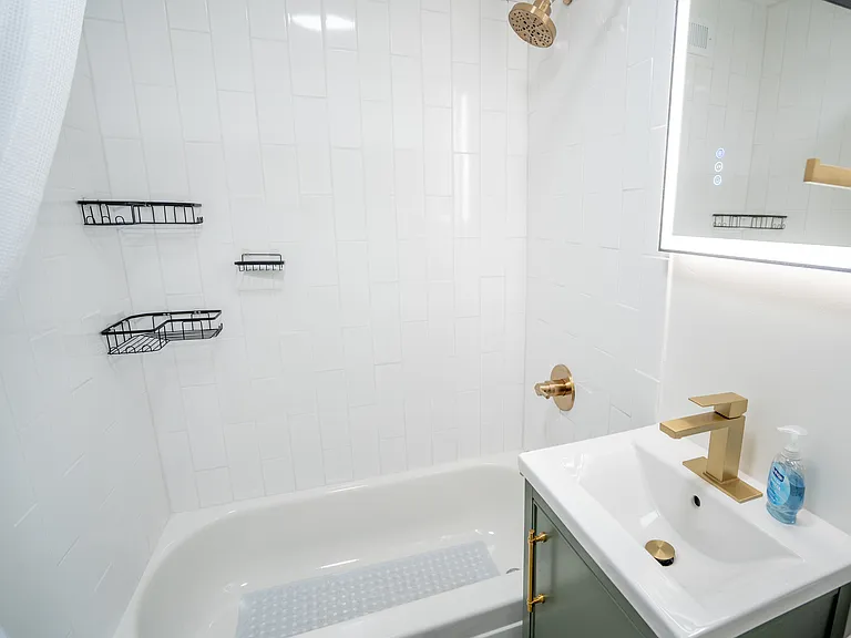 1111 W 41st St #1W — Photo 13