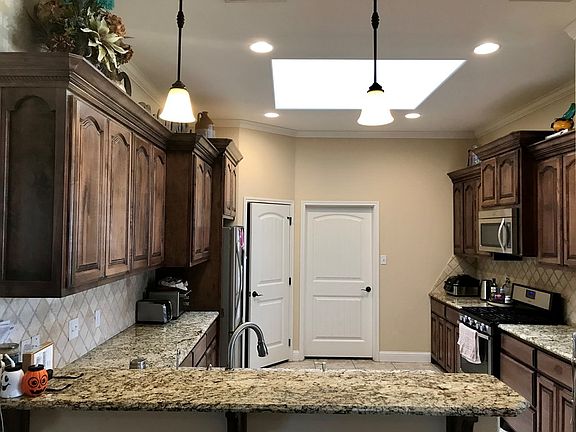 5th image of 3309 Rembrandt Ave